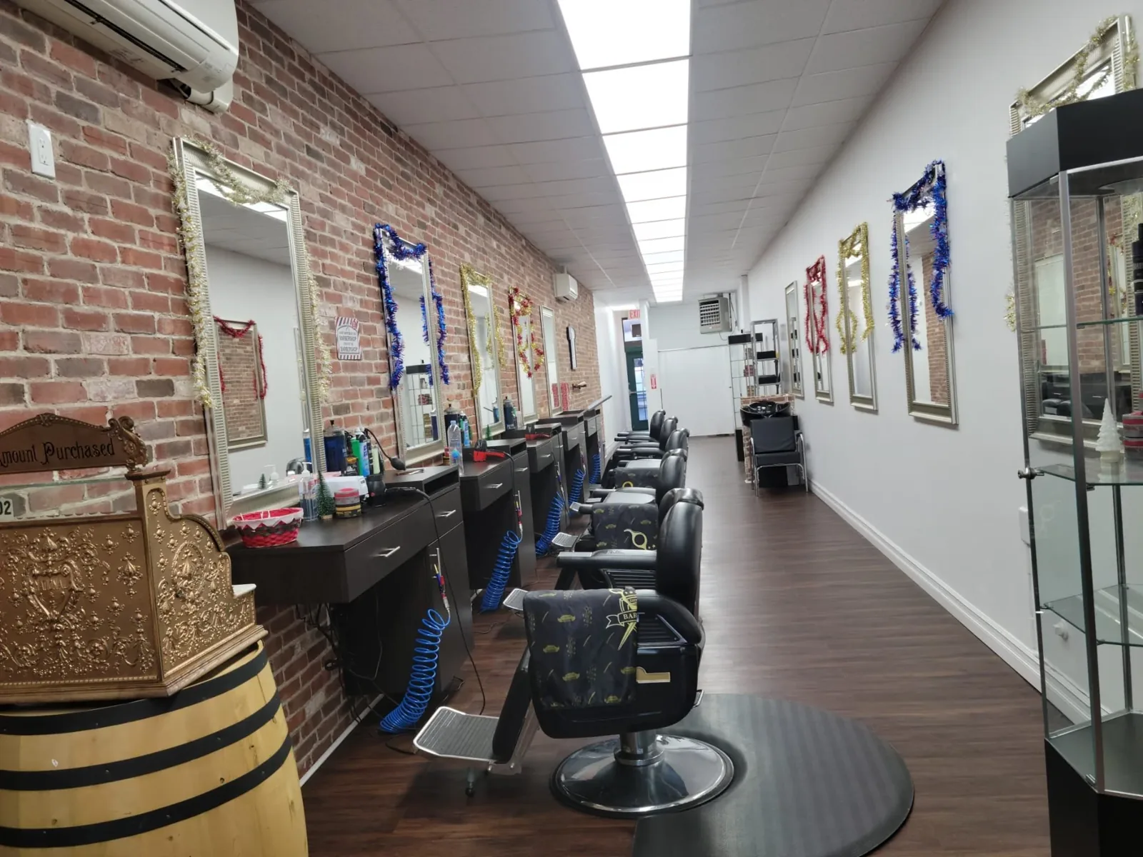 Joseph's Barbershop photo from Manhasset